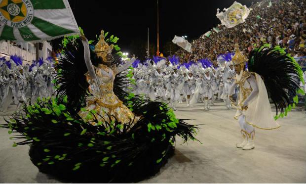 Enredo será critério de desempate para escolas de samba do Rio