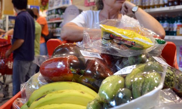 Vendas dos supermercados ficam estáveis em janeiro, diz associação
