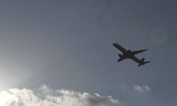 É preciso monitorar o valor das passagens aéreas para garantir preços mais baratos / Foto: Michele Souza/Acervo JC Imagem