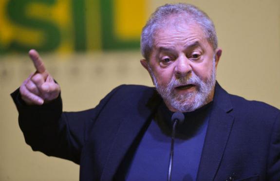As acusações contra Lula são relativas ao recebimento de vantagens ilícitas da OAS em relação a um triplex / Foto: Agência Brasil