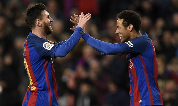 Messi abriu o placar aos 25 minutos do primeiro tempo e Neymar fez o segundo dos catalães aos 40 / Foto: Lluis Gene / AFP