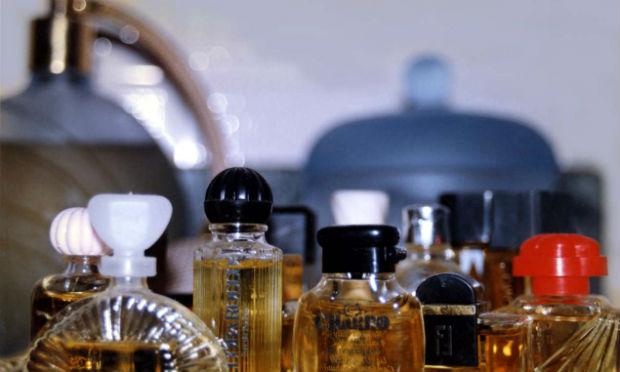 Substâncias androstenediona e estratetraenol são utilizadas para preparar perfumes com supostos efeitos afrodisíacos / Foto: Freeimages