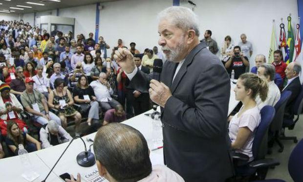 "Nunca vi um presidente com tão pouco prestígio e tantos votos no Congresso", afirmou Lula sobre Temer / Foto: Agência Brasil