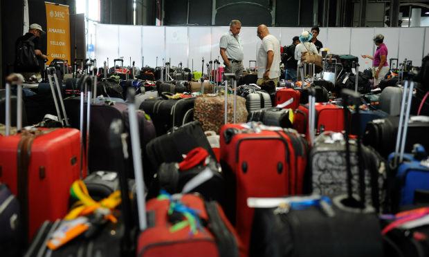 Na segunda-feira (13), a 22ª Vara Cível Federal de São Paulo proibiu as companhias aéreas de cobrarem dos passageiros por bagagens de voo, medida prevista na Resolução 400/2016 da autarquia federal. / Foto: Agência Brasil