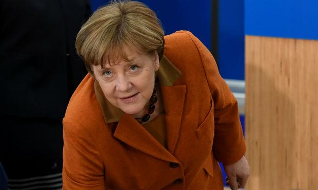 Por ocasião das eleições legislativas de 24 de setembro, a chanceler conservadora  Angela Merkel, pressionada dentro de seu próprio partido,  luta por um quarto mandato. / Foto: Patrik Stollarz / AFP