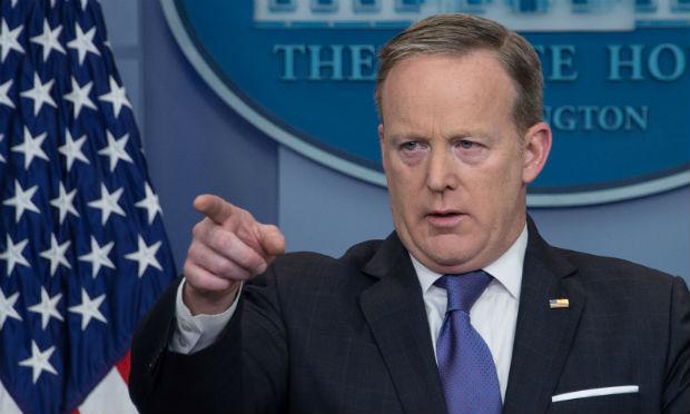 Secretário Sean Spicer citou explosivas denúncias de que Trump foi "grampeado" durante a campanha presidencial / Foto: AFP