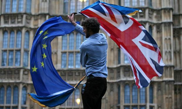 A saída do Reino Unido da UE foi votada pelos britânicos em junho de 2016. / Foto: CréditoJUSTIN TALLIS / AFP