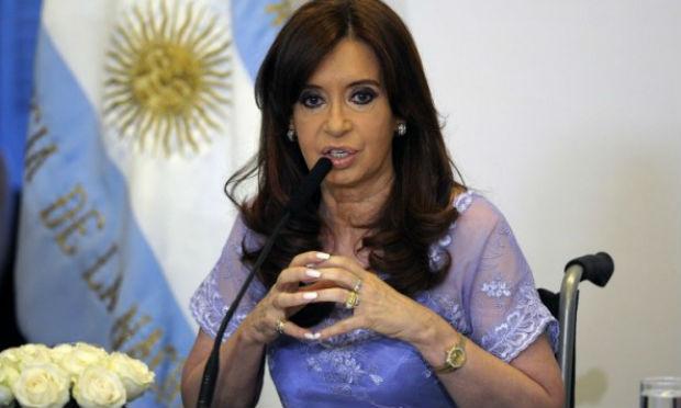 Cristina também é investigada pelo juiz por suposta lavagem de dinheiro de subornos de empresários / Foto: AFP