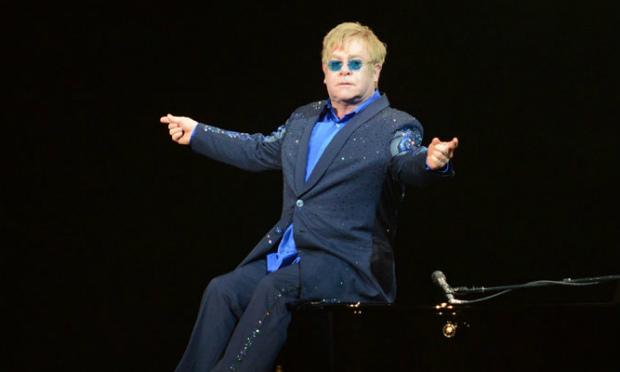 Elton John completa 70 anos neste sábado, 25 de março. / Foto: PETER PARKS/ AFP