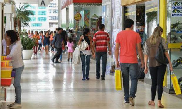 As vendas do comércio varejista ampliado acumularam queda de 4,8% no ano e redução de 7,9% em 12 meses. / Foto: Agência Brasil