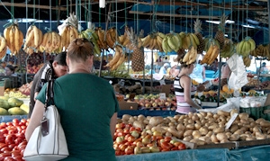 Largo do Mercado de Casa Amarela foi tomado pelos feirantes