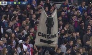 Torcida do Lyon exibiu faixa machista no estádio.