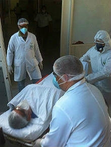 Assim que chegou ao Oswaldo Cruz, paciente passou por teste rápido de malária. 